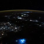 ناسا دلیل نورهای آبی عجیب در عکس شب زمین را توضیح داد